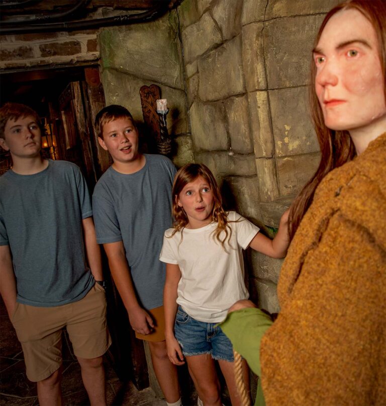 kids at the savannah pirates and treasaure museum