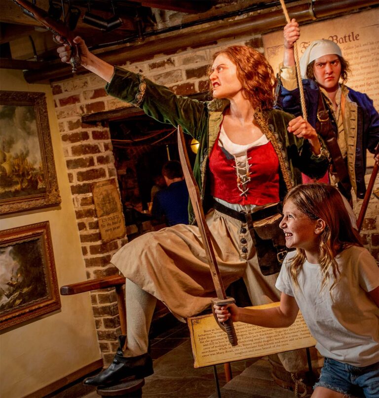 playing pirate at the savannah pirates and treasure museum